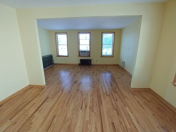 4th image of 22-63 Crescent St #2