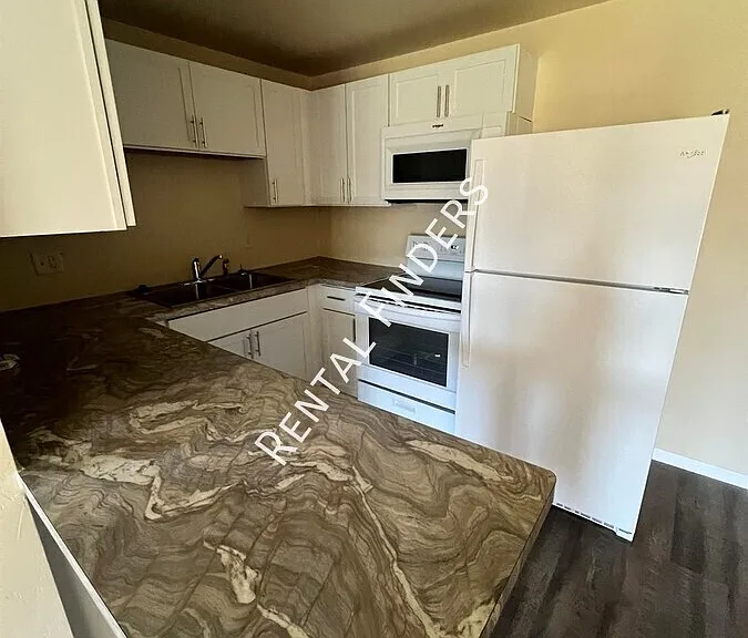 1830 August St #11 — Photo 2