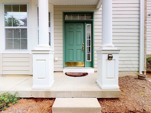 4th image of 248 Hawthorne Ln