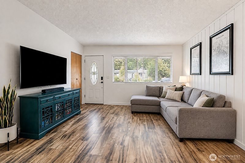 2nd image of 2326 Maple Lane