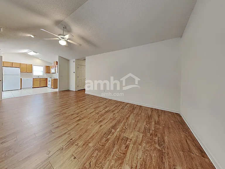 185 Charlotte Ct — Photo 6