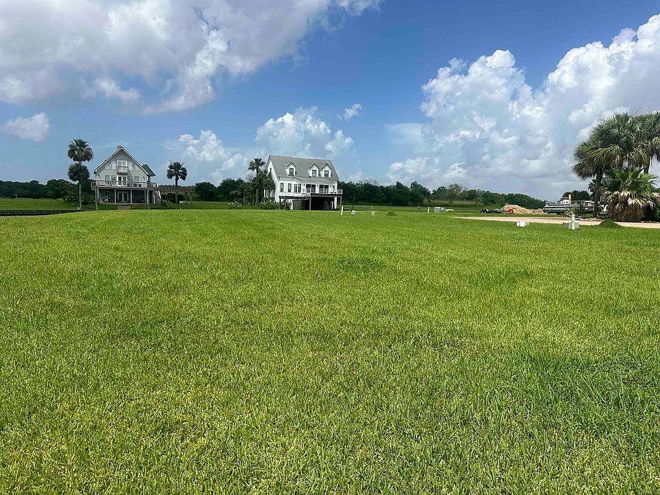 2nd image of 400 Island Way