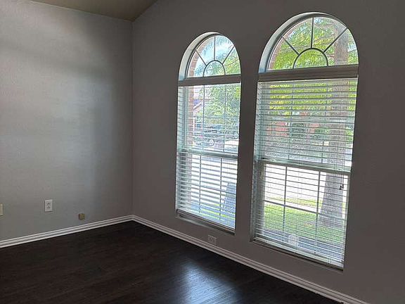 5th image of 437 Grant Ln