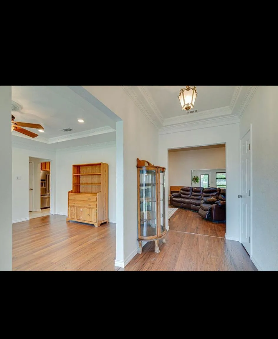 3725 Oakbriar Ln — Photo 2