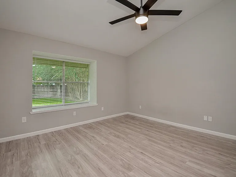 22018 Grand Forks Dr — Photo 29