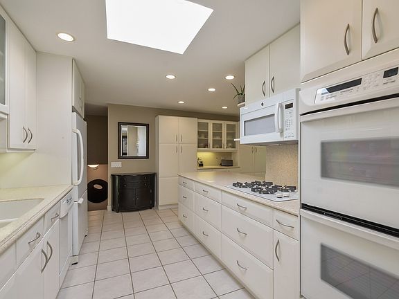 5th image of 2896 Twin Oaks Dr