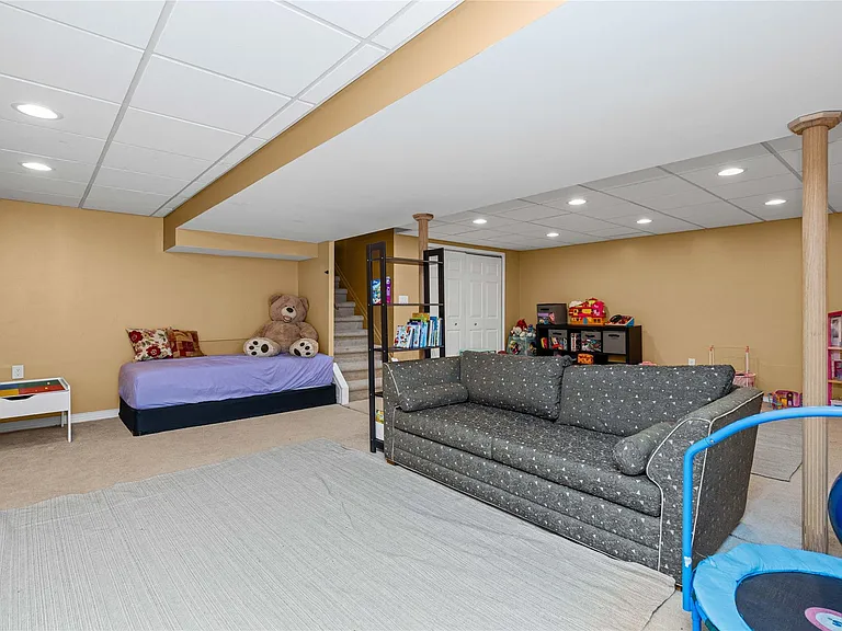 16610 Old Bedford Rd — Photo 43