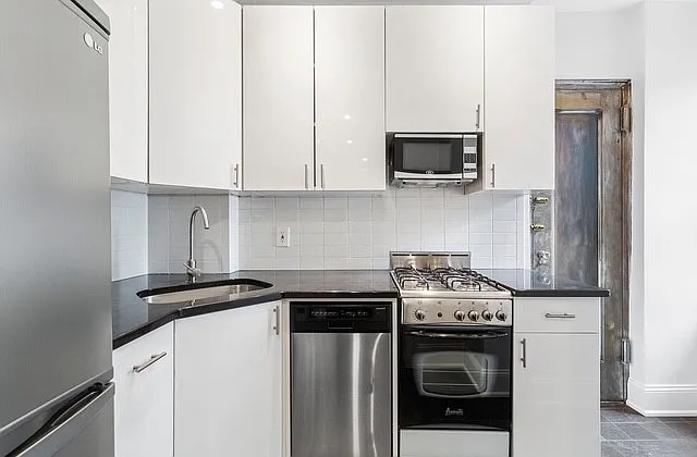 350 E 54th St #5F — Photo 8