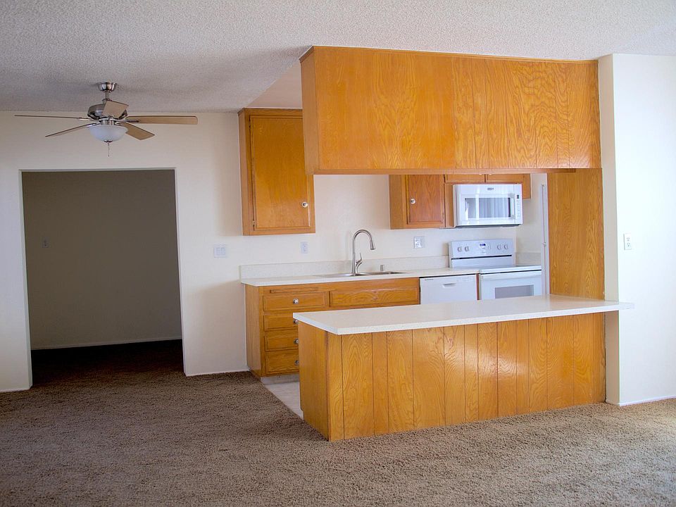 Kitchen and Dining area with all appliances