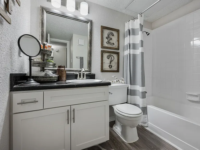 Chesapeake Apartments — Photo 8