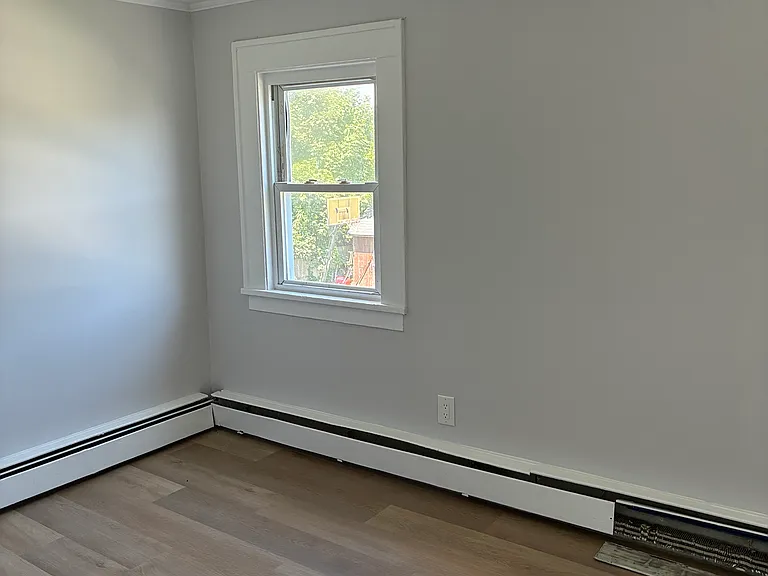 27 Pearl St — Photo 6