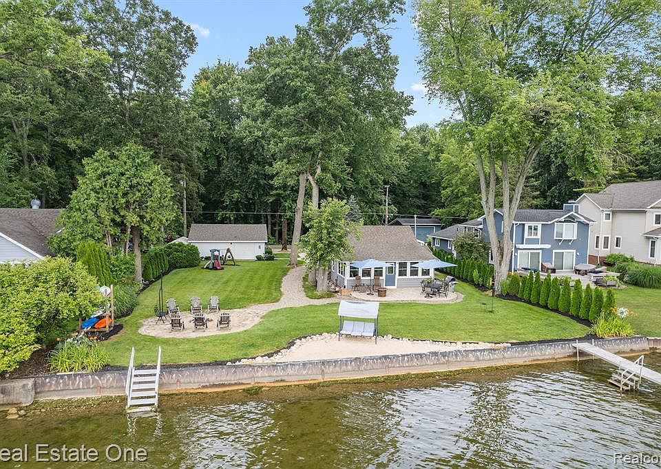 5130 Edgelake Dr, Pinckney, MI 48169 | Zillow