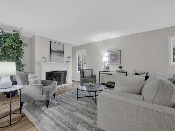 203 St Pierre St, Worthington, OH 43085