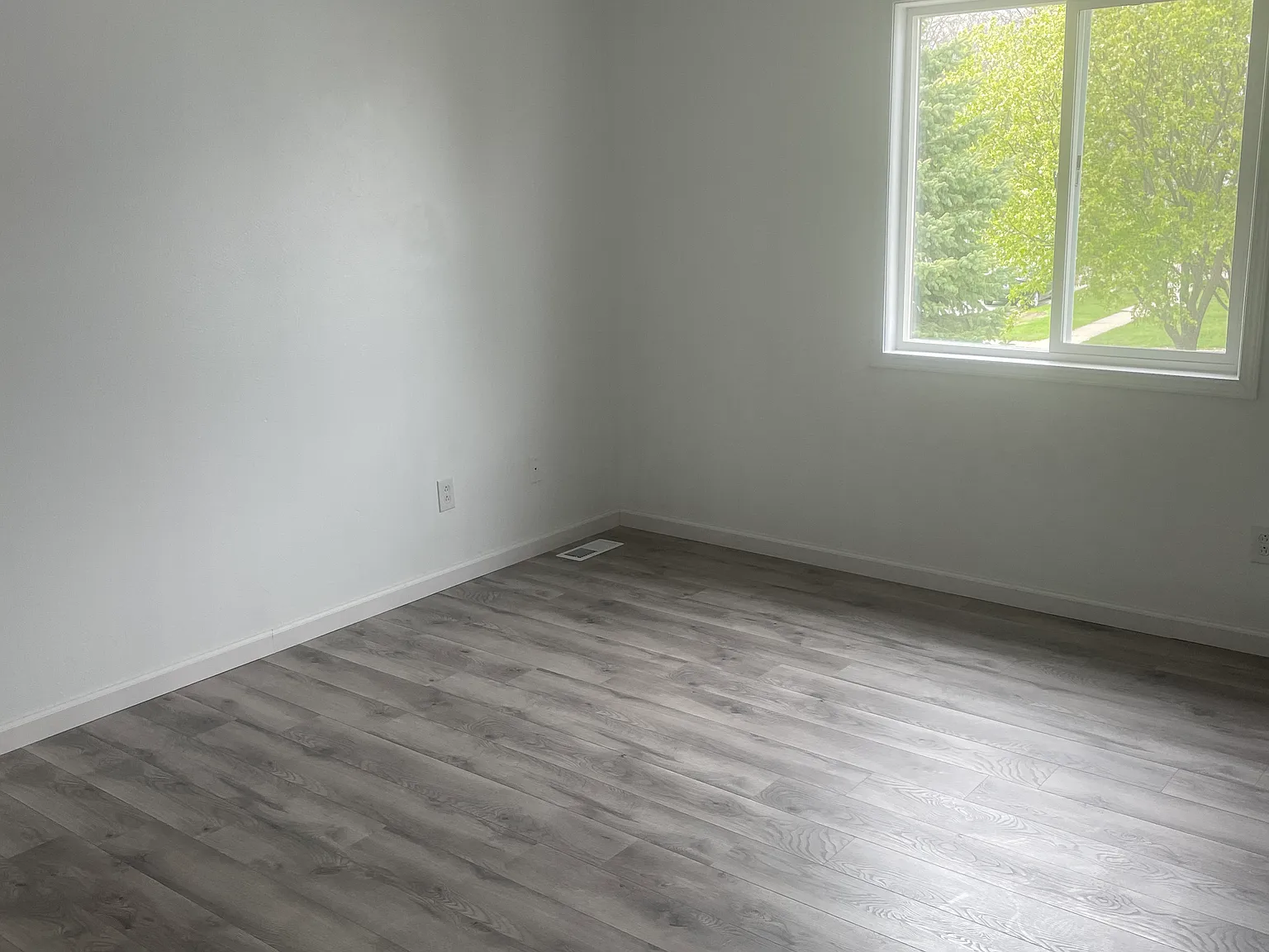 2 bed, 1.5 bath, 1250 sqft, $1,400 — Photo 2