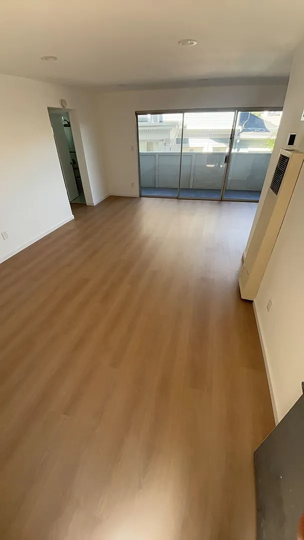 2 bedroom few blocks from Lake Merritt! Off-street parking! Private balcony! Common outdoor space! — Photo 4