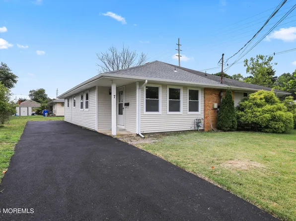 7 St Moritz Place, Toms River, NJ 08753