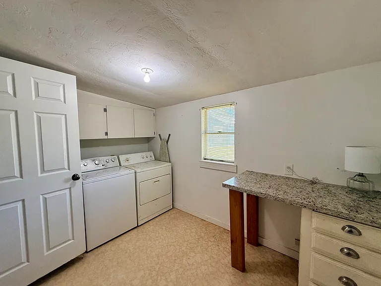 712 Hale St — Photo 17