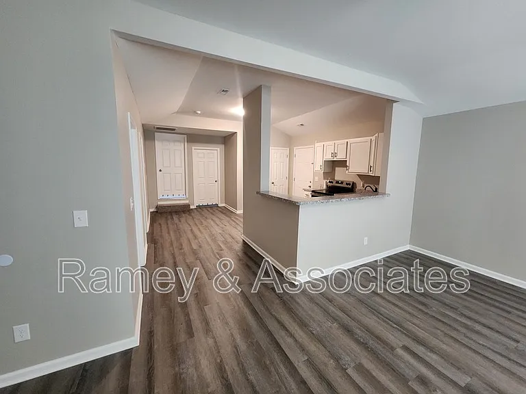 515 S 20th St — Photo 8