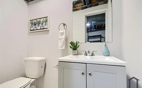8 King Richard Ct #8 — Photo 11