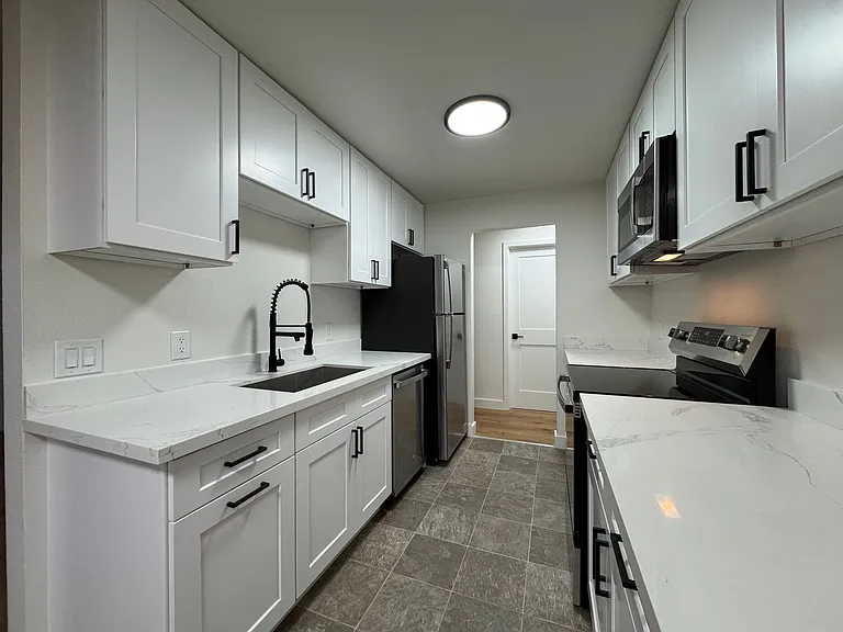 Avia Apartments | Renovated Homes in Seattle's Greenwood Neighborhood | 1 MONTH FREE!! — Photo 20
