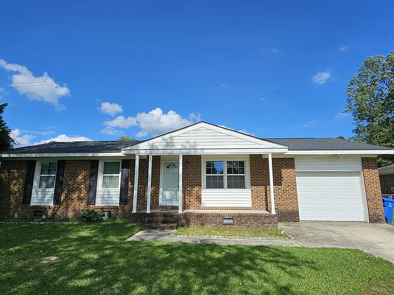 109 Valley Ct — Photo 13