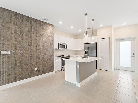 3rd image of 8001 NW 41st St #303
