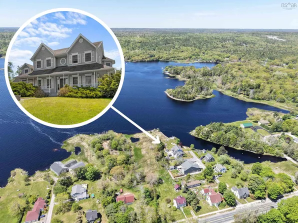 3 Ryers Ln, Shelburne, NS B0T 1W0