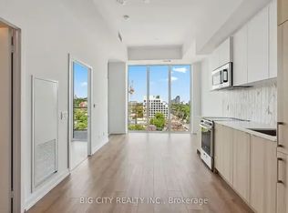 500 Dupont St #813, Toronto, ON M6G 1Y7