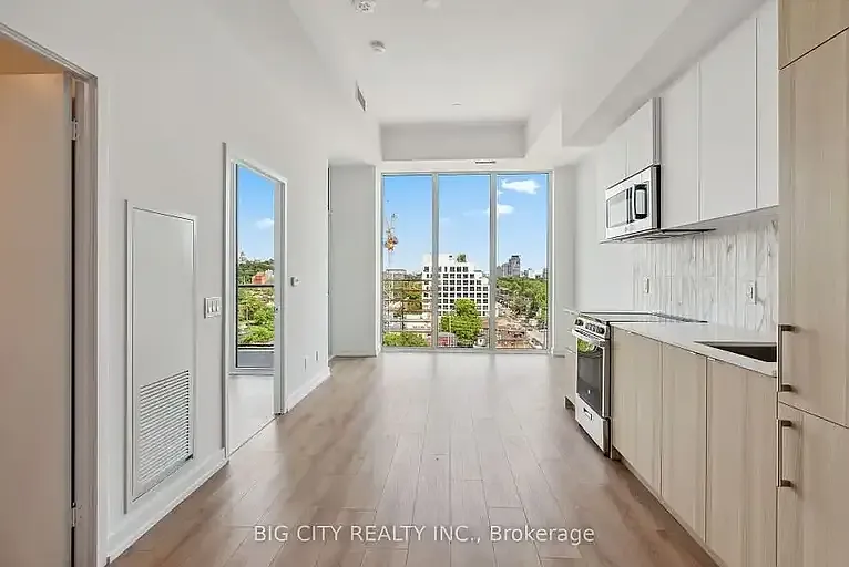 500 Dupont St #813 photo 1