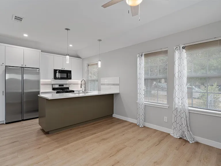 10004 1/2 Gail Rd — Photo 5