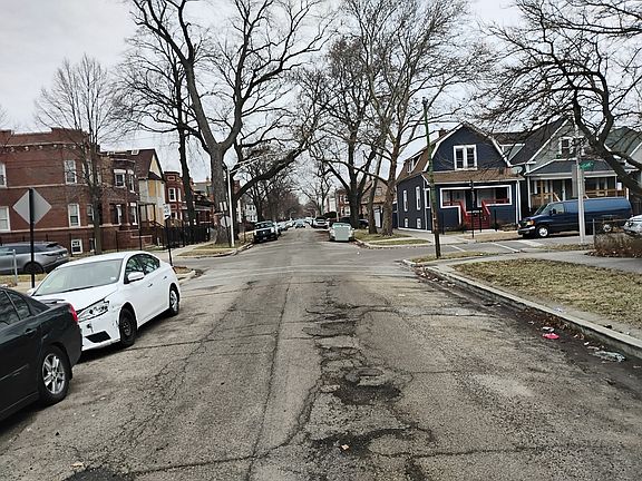 4th image of 554 N Leclaire Ave