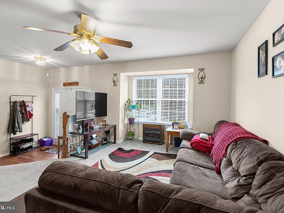 3rd image of 607 Kings Crest Dr