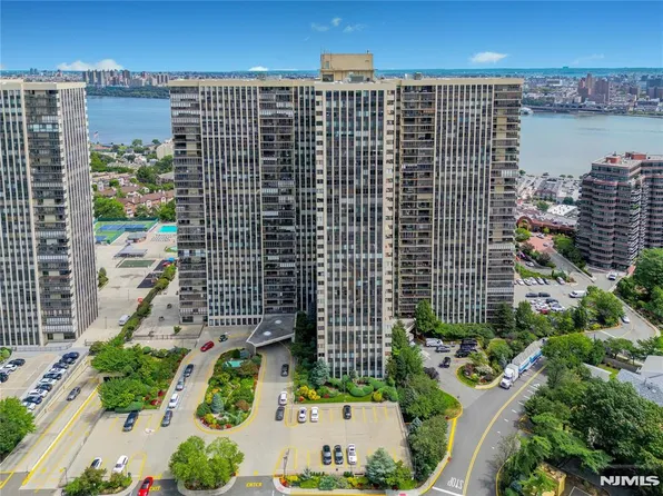 200 Winston Dr APT 2207, Cliffside Park, NJ 07010