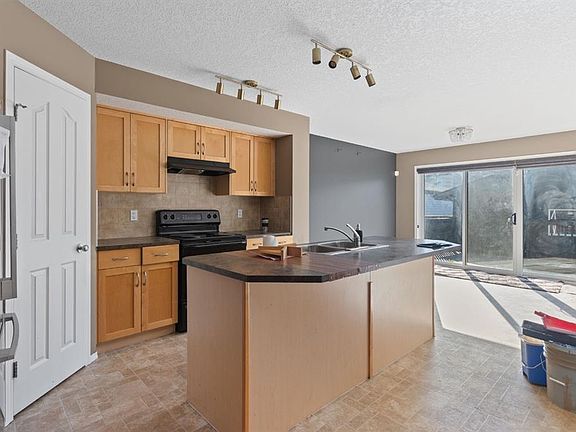 4th image of 23 N Saddlecrest Way NE