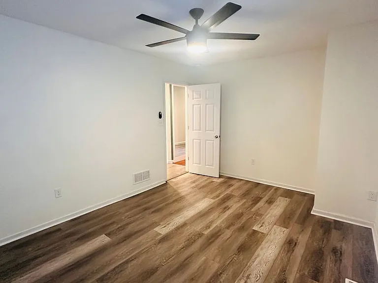 506 E Ormsby Ave — Photo 9