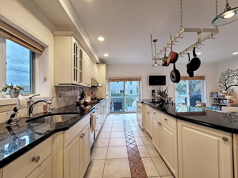441 Piermont Ave — Photo 11