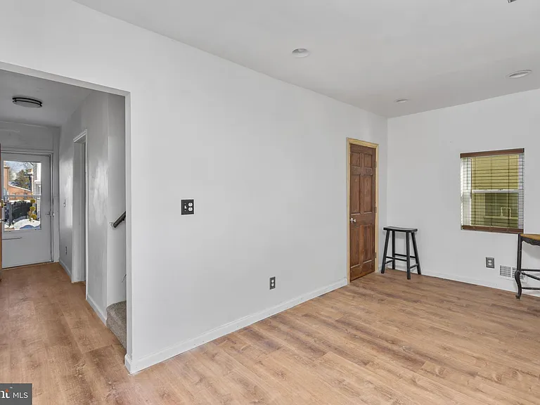 422 Prince St — Photo 4