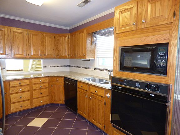 5th image of 132 N Oakwood Dr
