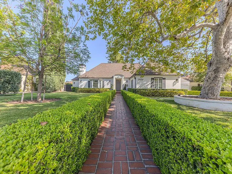 2150 S El Molino Ave — Photo 59