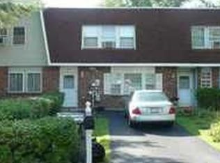 24 Hampton Ct, Middletown, NY 10941