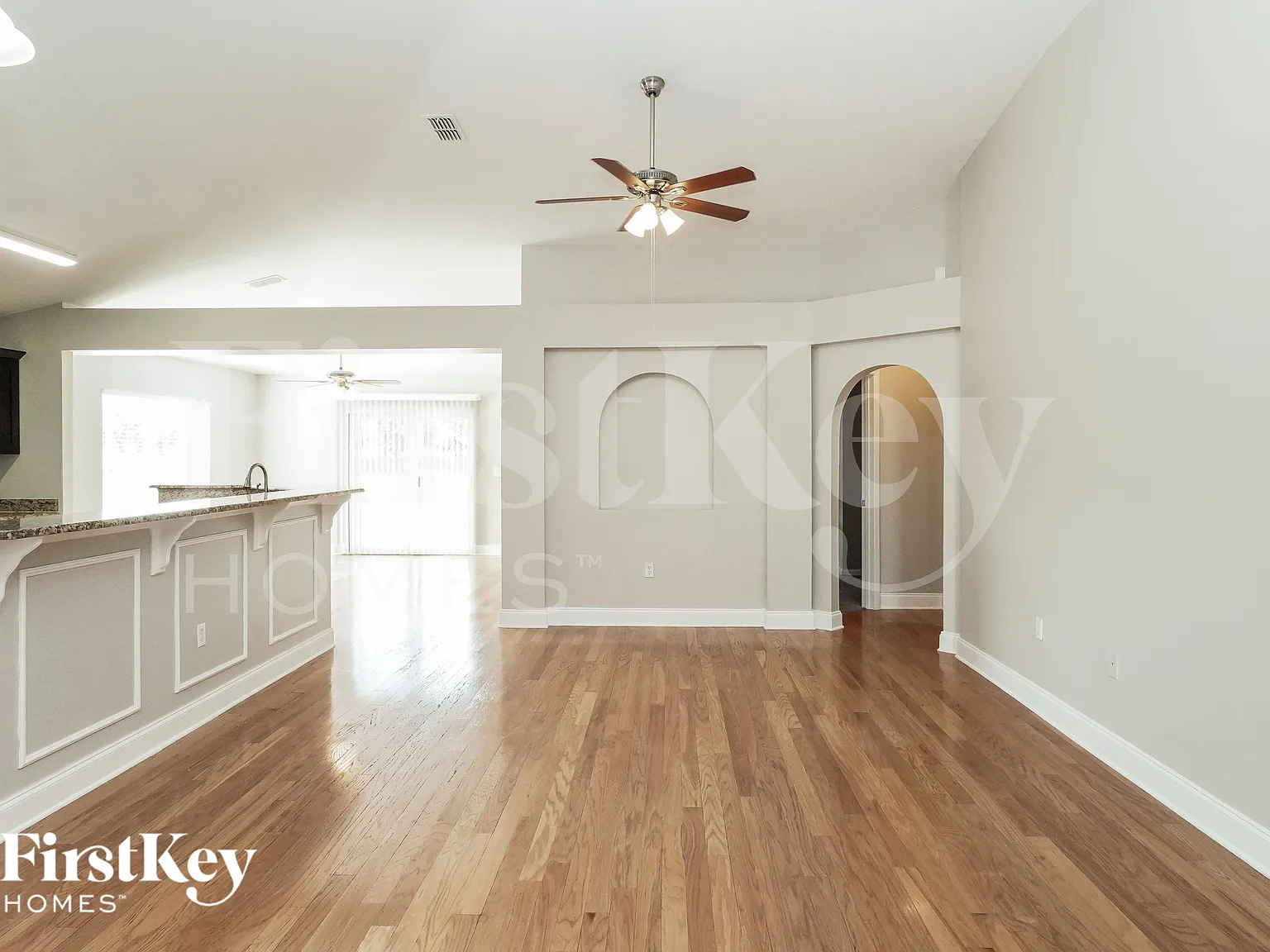 4 bed, 2.0 bath, 1876 sqft, $2,460 — Photo 2
