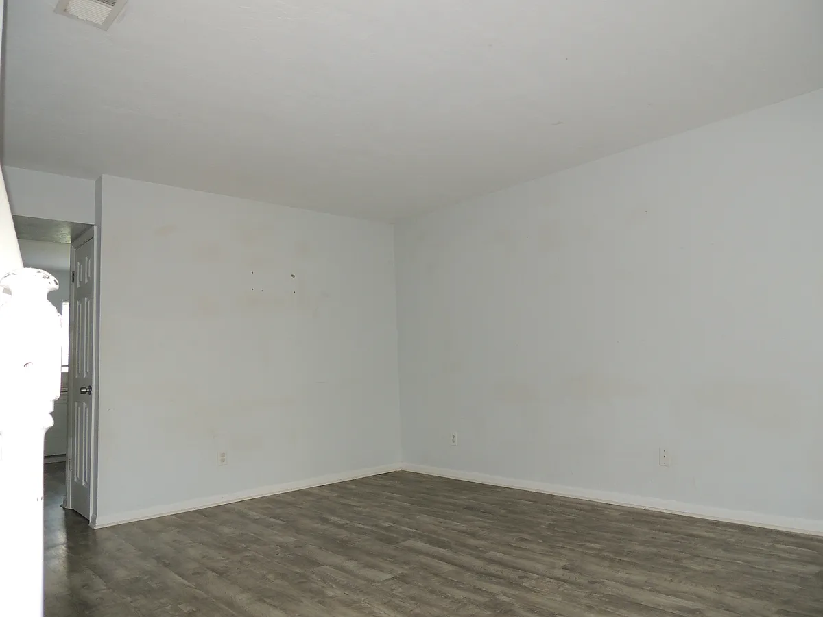 Building Photo - 3701 SW 29th Ter #D