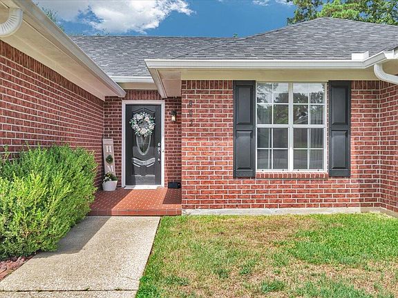 5th image of 802 Scarlet Oak St