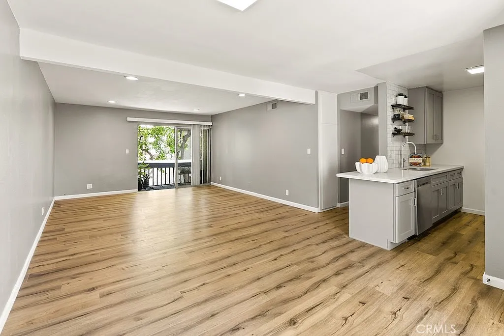 3 bed, 1148 sqft, $3,400 — Photo 1