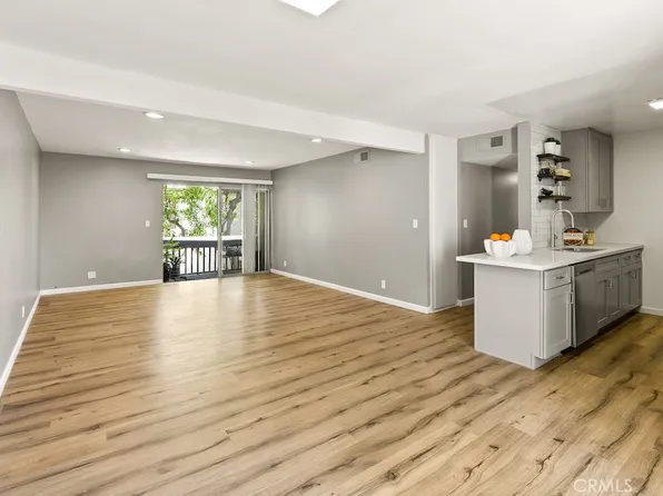 18620 Hatteras St Unit 223, Tarzana, CA 91356