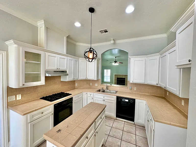 12704 Briar Hollow Ln — Photo 6