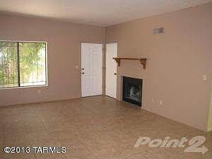LIVING ROOM & FIREPLACE