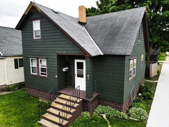 1119 17th Ave, Menominee, MI 49858