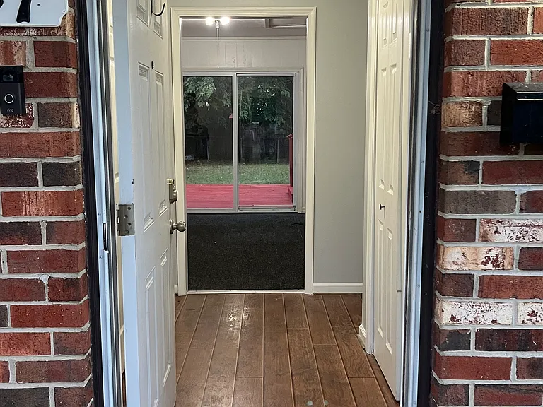 347 Green Meadows Dr — Photo 2