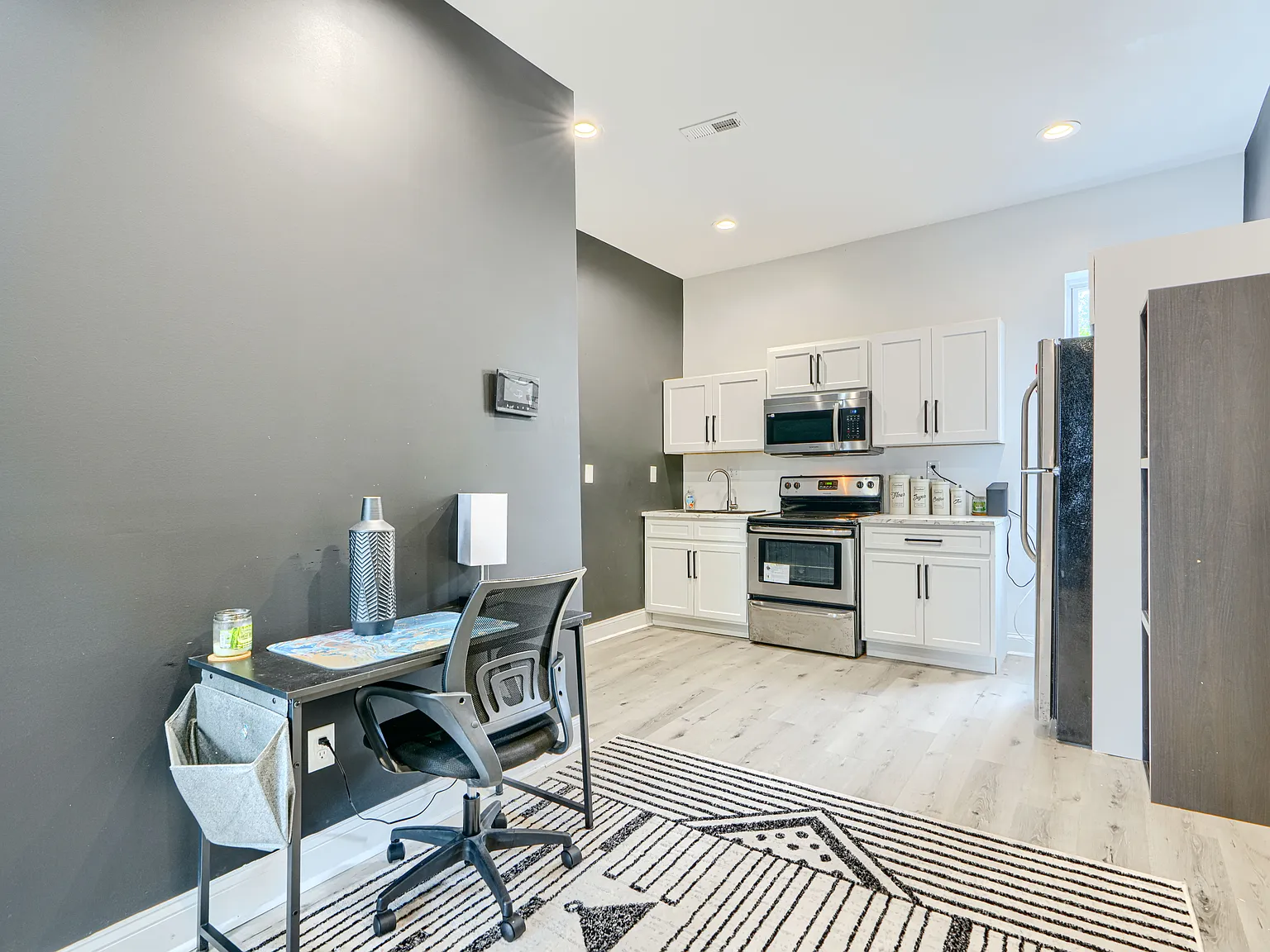 613 n Carrollton Ave — Photo 3